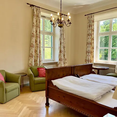 Schloss Elmischwang Guest house *