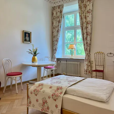 Guest house Schloss Elmischwang 3*